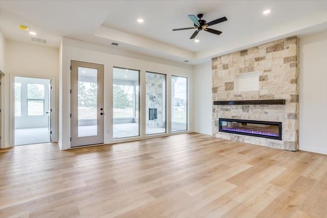 2799 N Curtis Ct, Wichita, KS 67205