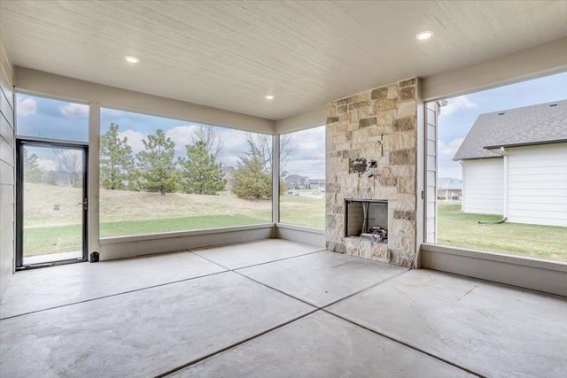 2799 N Curtis Ct, Wichita, KS 67205