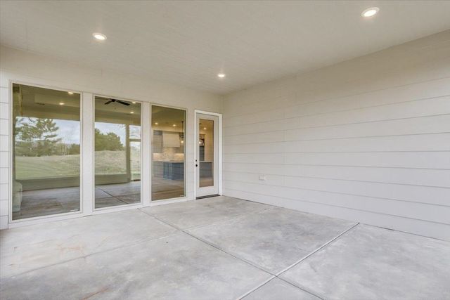 2799 N Curtis Ct, Wichita, KS 67205