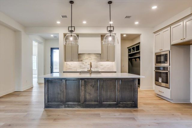 2799 N Curtis Ct, Wichita, KS 67205