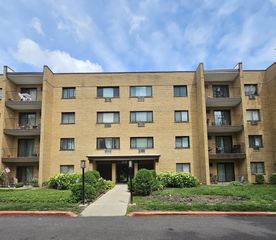 6630 S Brainard Avenue 112, Countryside, IL 60525