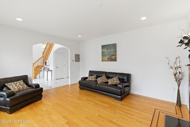 17 Lagoon Drive W, Toms River, NJ 08753