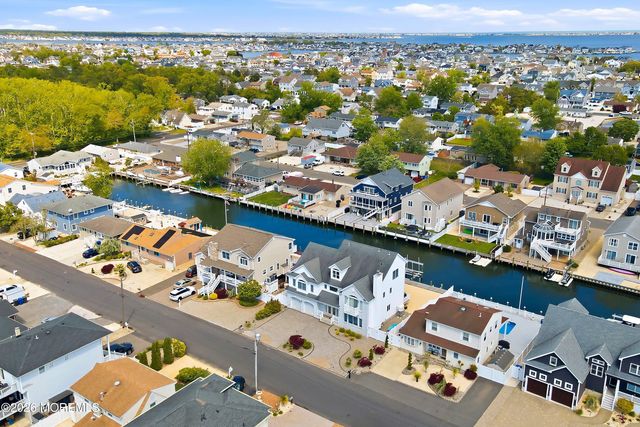 17 Lagoon Drive W, Toms River, NJ 08753