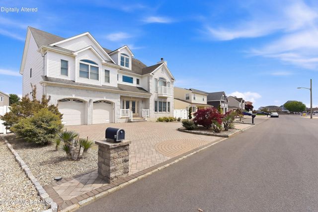17 Lagoon Drive W, Toms River, NJ 08753