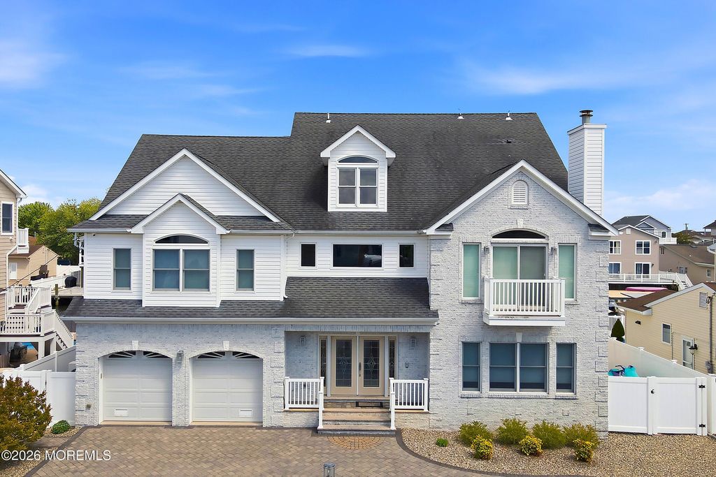 17 Lagoon Drive W, Toms River, NJ 08753