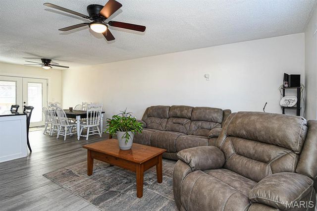 5408 Gloucester Road, High Ridge, MO 63049