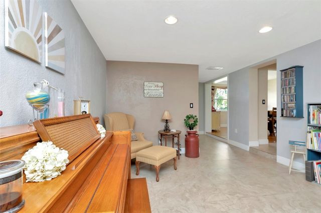 4830 3RD AVENUE N, St Petersburg, FL 33713