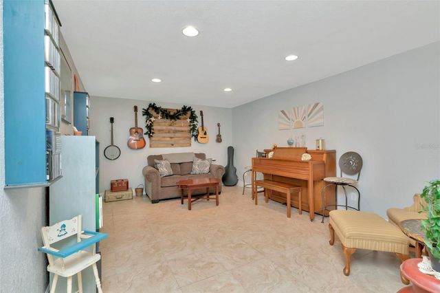 4830 3RD AVENUE N, St Petersburg, FL 33713