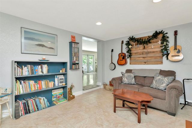 4830 3RD AVENUE N, St Petersburg, FL 33713