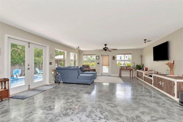 4830 3RD AVENUE N, St Petersburg, FL 33713