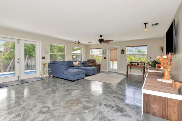 4830 3RD AVENUE N, St Petersburg, FL 33713