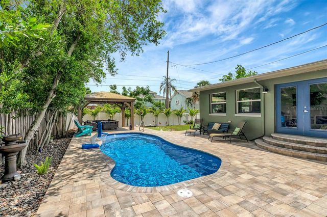 4830 3RD AVENUE N, St Petersburg, FL 33713