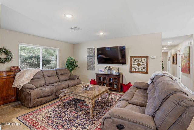 5425 ROCKWOOD Road, El Paso, TX 79932