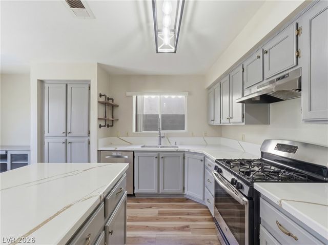 8301 Classic Villa Court, Las Vegas, NV 89128