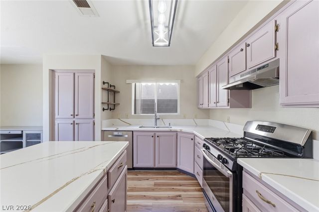 8301 Classic Villa Court, Las Vegas, NV 89128