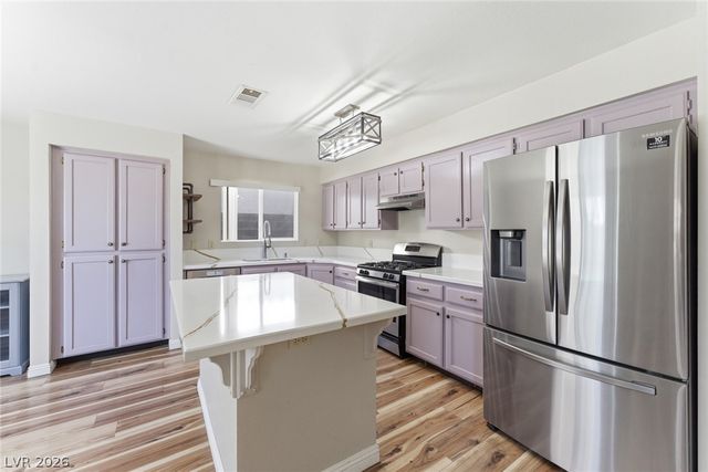 8301 Classic Villa Court, Las Vegas, NV 89128