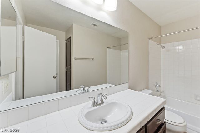 8301 Classic Villa Court, Las Vegas, NV 89128