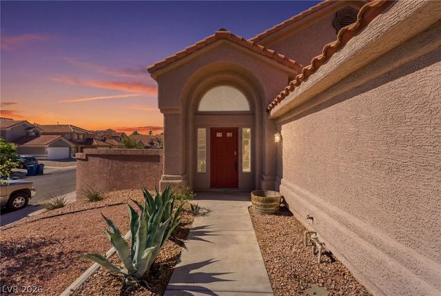 8301 Classic Villa Court, Las Vegas, NV 89128