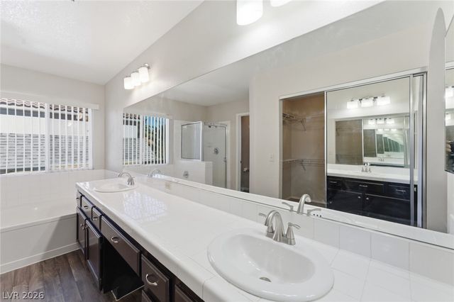 8301 Classic Villa Court, Las Vegas, NV 89128