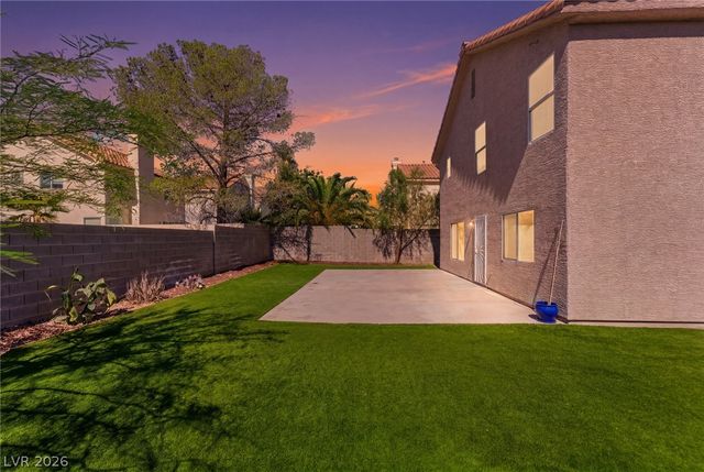8301 Classic Villa Court, Las Vegas, NV 89128