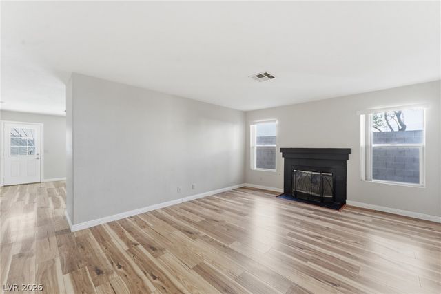 8301 Classic Villa Court, Las Vegas, NV 89128