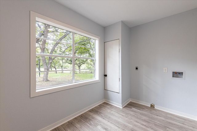 303 S Lloyd Street, Hamilton, TX 76531