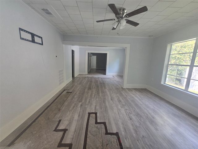 303 S Lloyd Street, Hamilton, TX 76531