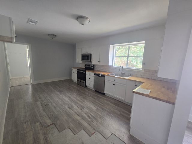 303 S Lloyd Street, Hamilton, TX 76531