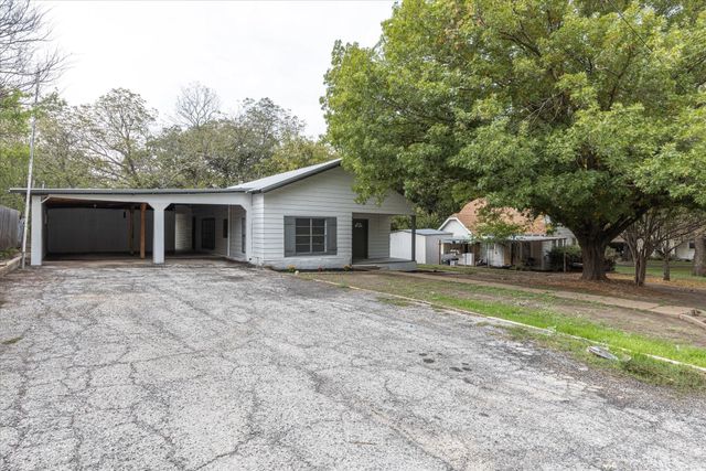 303 S Lloyd Street, Hamilton, TX 76531