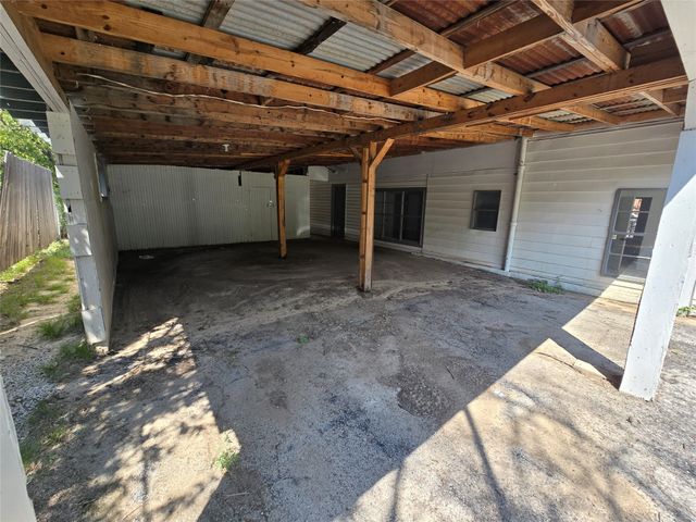 303 S Lloyd Street, Hamilton, TX 76531