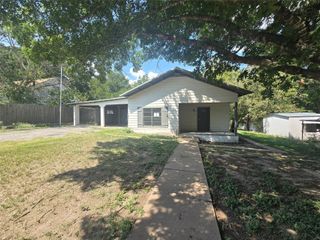 303 S Lloyd Street, Hamilton, TX 76531