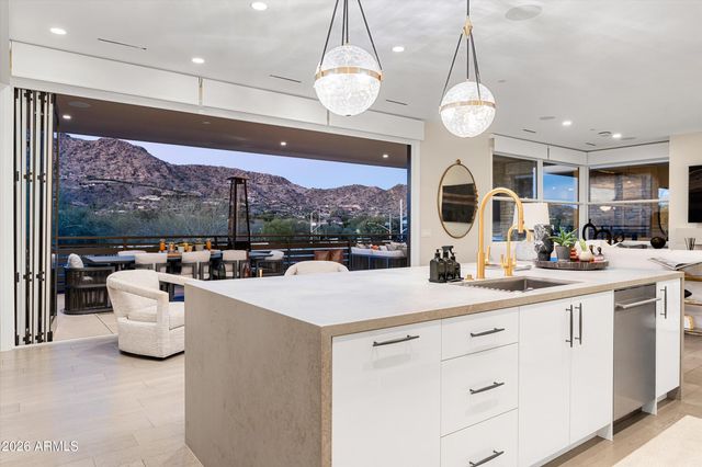 5572 E STELLA Lane, Paradise Valley, AZ 85253