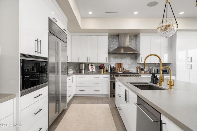 5572 E STELLA Lane, Paradise Valley, AZ 85253