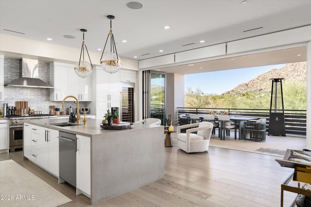 5572 E STELLA Lane, Paradise Valley, AZ 85253