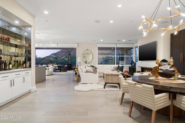 5572 E STELLA Lane, Paradise Valley, AZ 85253