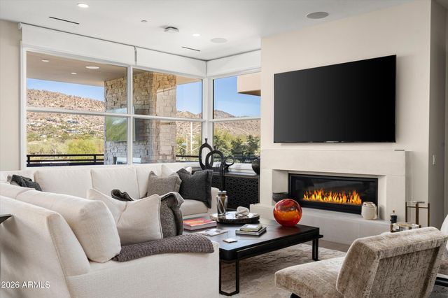 5572 E STELLA Lane, Paradise Valley, AZ 85253