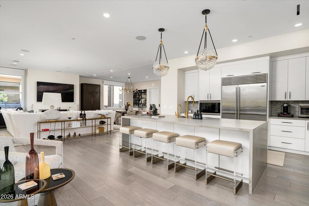 Image 13 of property listing at 5572 E STELLA Lane, Paradise Valley, AZ 85253