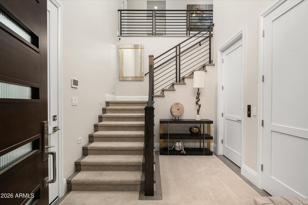 Image 2 of property listing at 5572 E STELLA Lane, Paradise Valley, AZ 85253