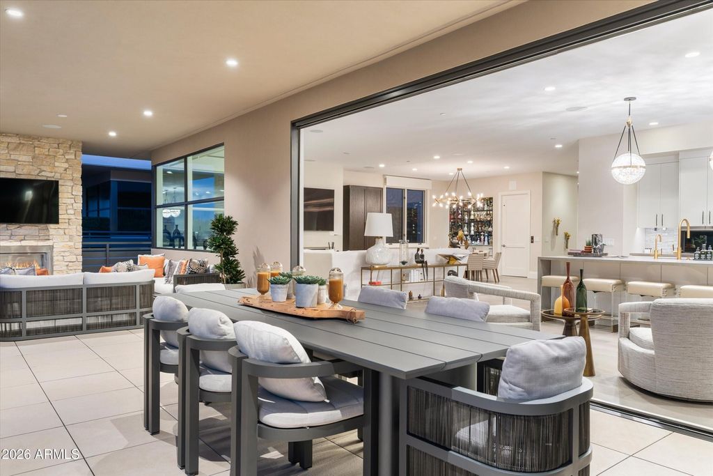 Image 20 of property listing at 5572 E STELLA Lane, Paradise Valley, AZ 85253