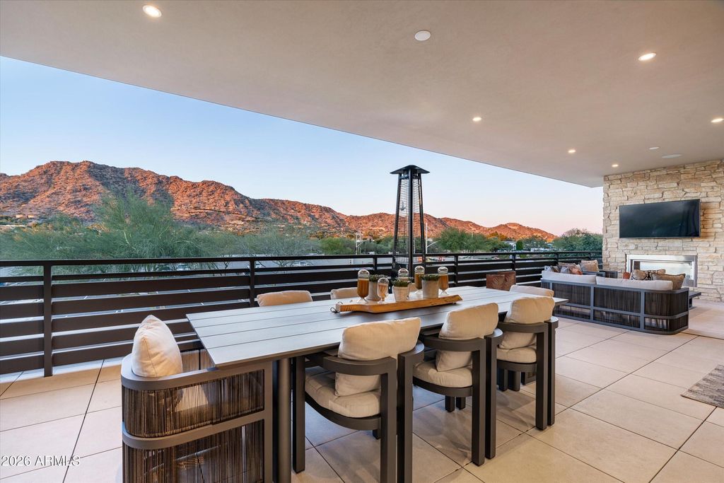 Image 25 of property listing at 5572 E STELLA Lane, Paradise Valley, AZ 85253