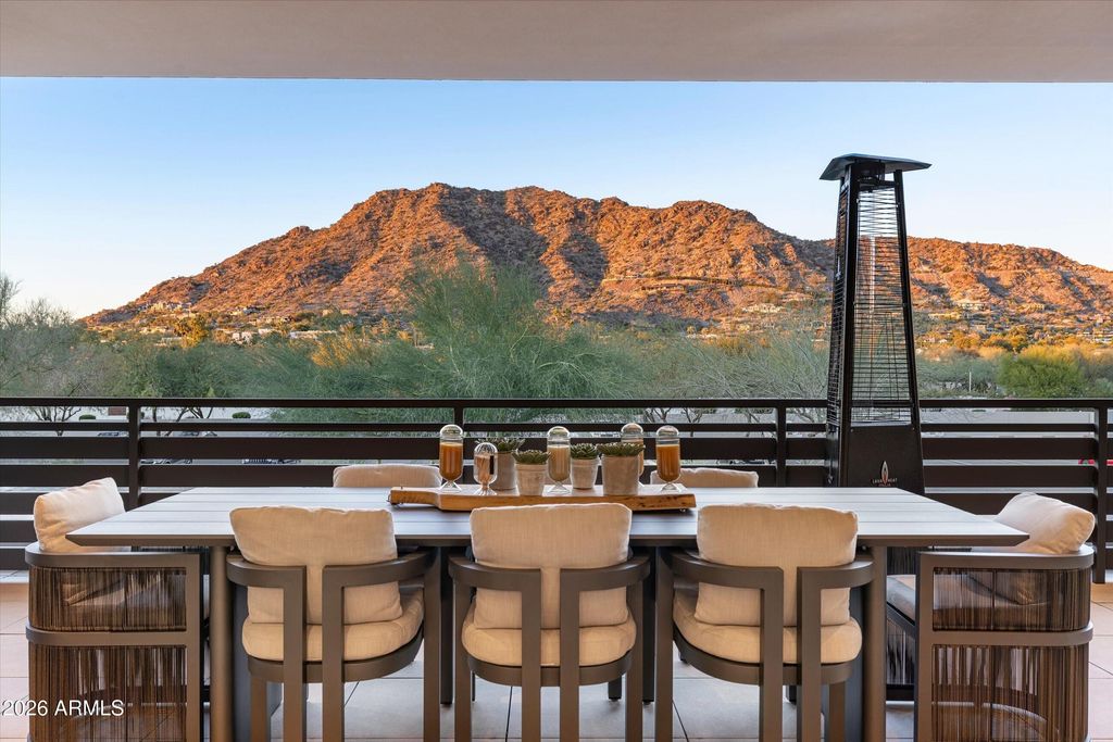 Image 26 of property listing at 5572 E STELLA Lane, Paradise Valley, AZ 85253