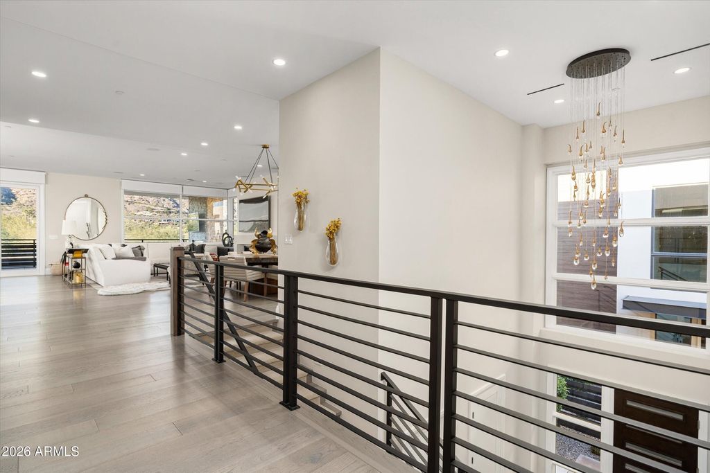 Image 3 of property listing at 5572 E STELLA Lane, Paradise Valley, AZ 85253