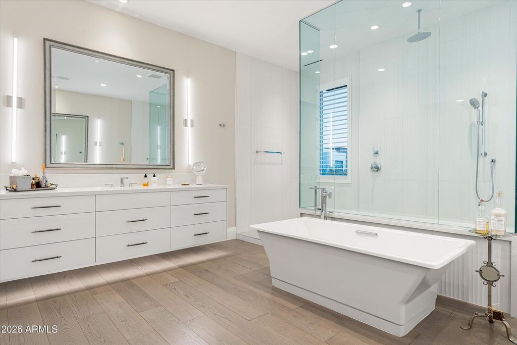 Image 30 of property listing at 5572 E STELLA Lane, Paradise Valley, AZ 85253