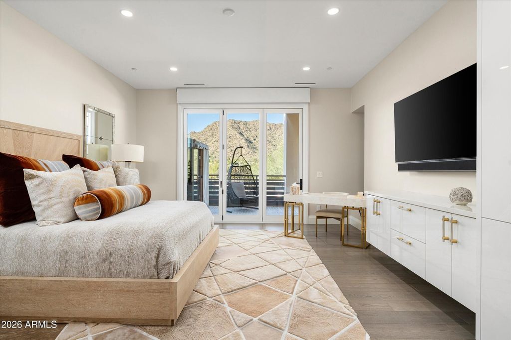 Image 31 of property listing at 5572 E STELLA Lane, Paradise Valley, AZ 85253