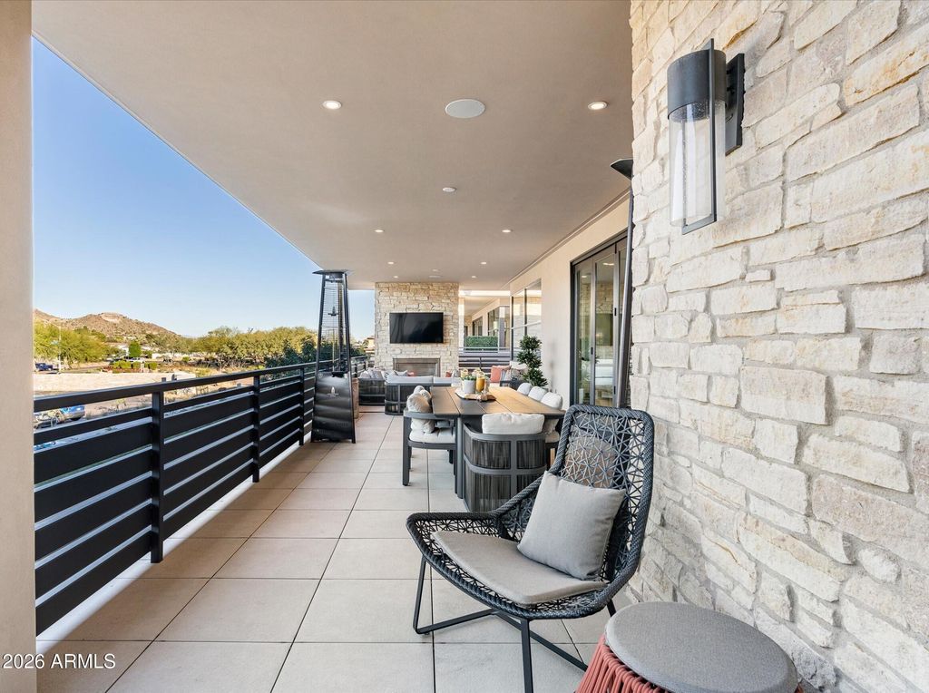 Image 33 of property listing at 5572 E STELLA Lane, Paradise Valley, AZ 85253