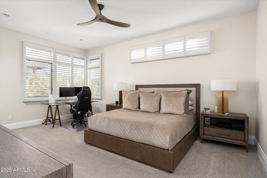 Image 34 of property listing at 5572 E STELLA Lane, Paradise Valley, AZ 85253