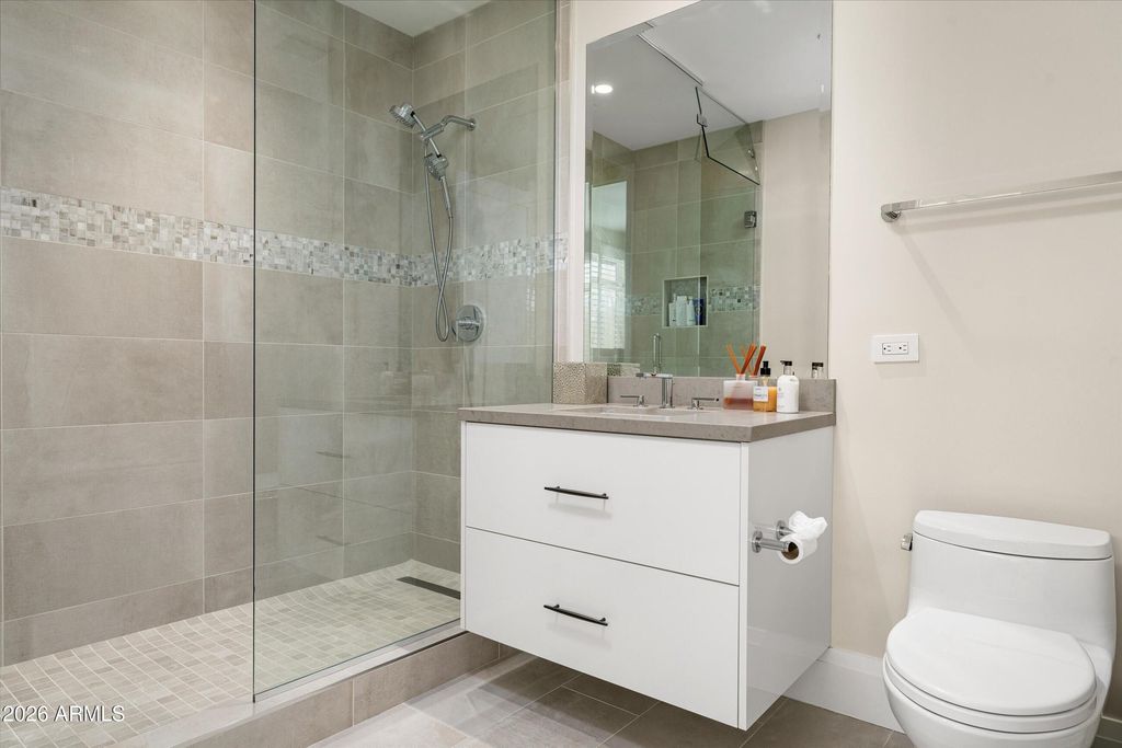 Image 35 of property listing at 5572 E STELLA Lane, Paradise Valley, AZ 85253