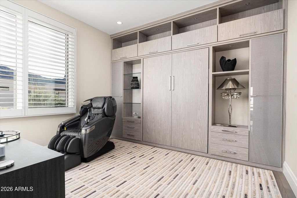 Image 36 of property listing at 5572 E STELLA Lane, Paradise Valley, AZ 85253