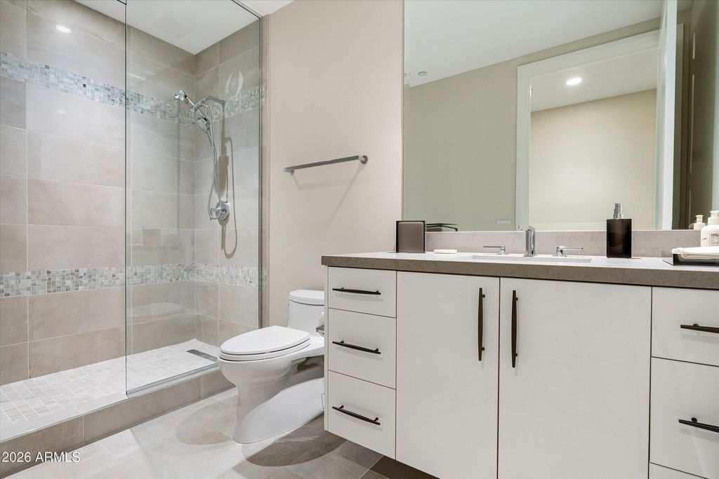 Image 37 of property listing at 5572 E STELLA Lane, Paradise Valley, AZ 85253