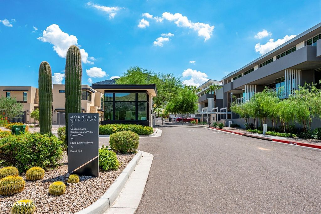 Image 39 of property listing at 5572 E STELLA Lane, Paradise Valley, AZ 85253